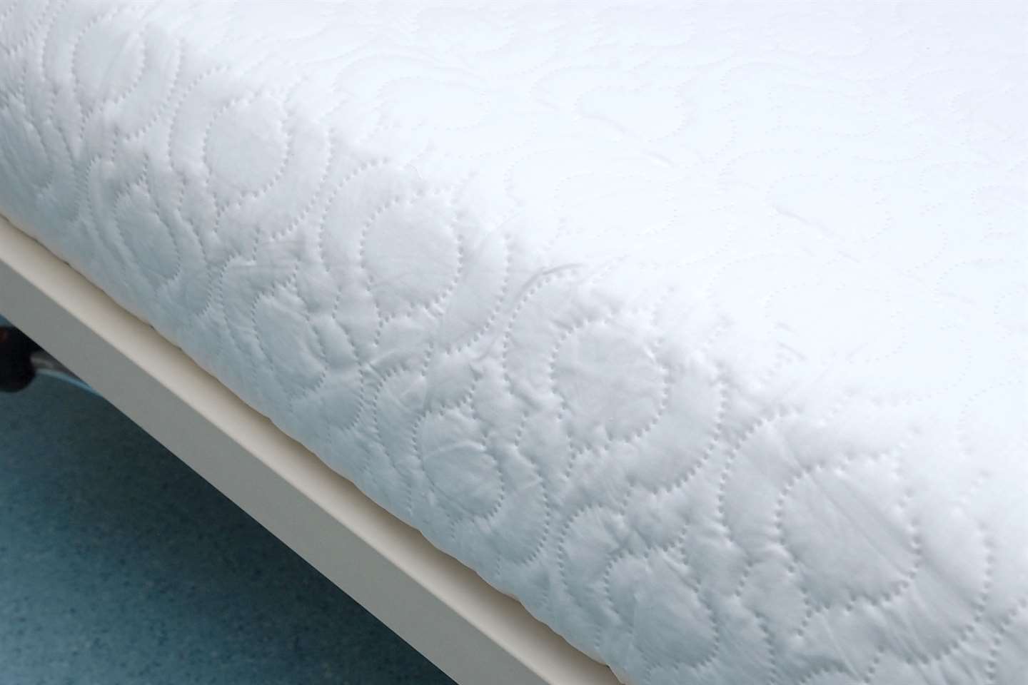 Waterproof mattress cover