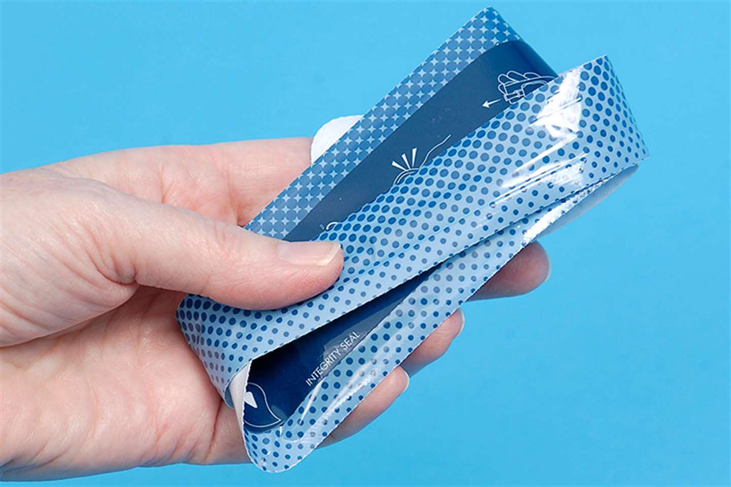 Foldable intermittent catheter for easy carrying