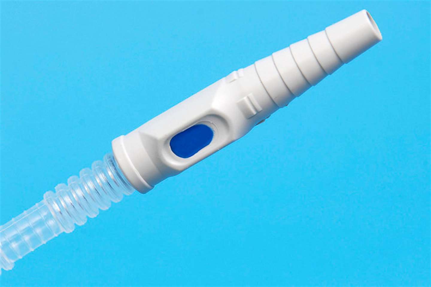 Catheter connector with urine aspiration port