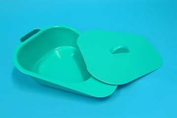 Slipper pan with lid